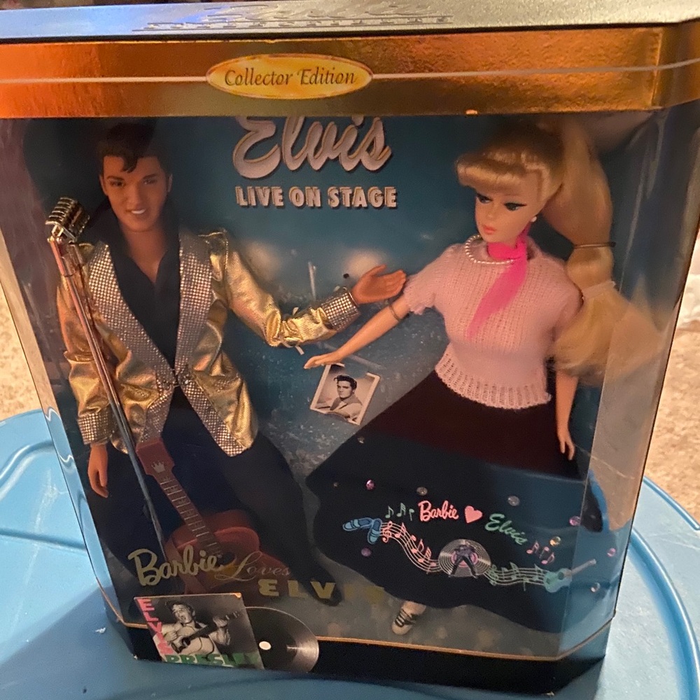 NIB Barbie Loves Elvis 1996 Live on stage dolls